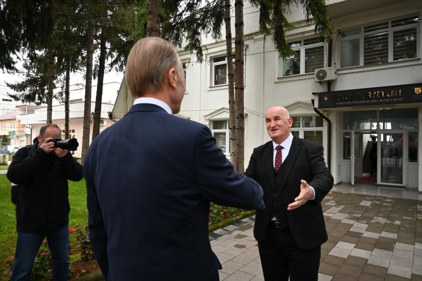 Kryetari Haliti priti në takim ambasadorin e BE së në Kosovë  z  Aivo Orav