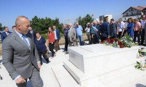 Në një vjetorin e ndarjes nga jeta të Adem Demaçi është vënë gurthemeli i shtatores së tij në Prishtinë
