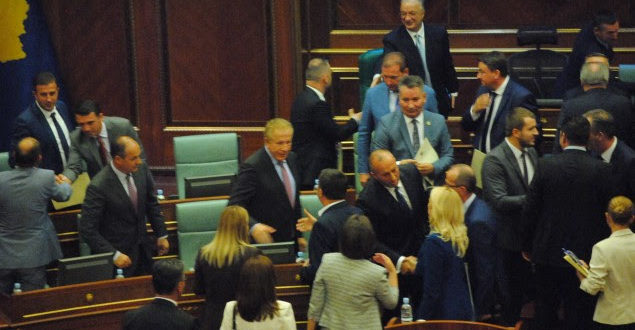 Zotohet kryeministri para qytetarëve: Do të jem në shërbimin tuaj e të shtetit, dhe do të punoj me krejt qenien time për mirëqenien e shoqërisë kosovare