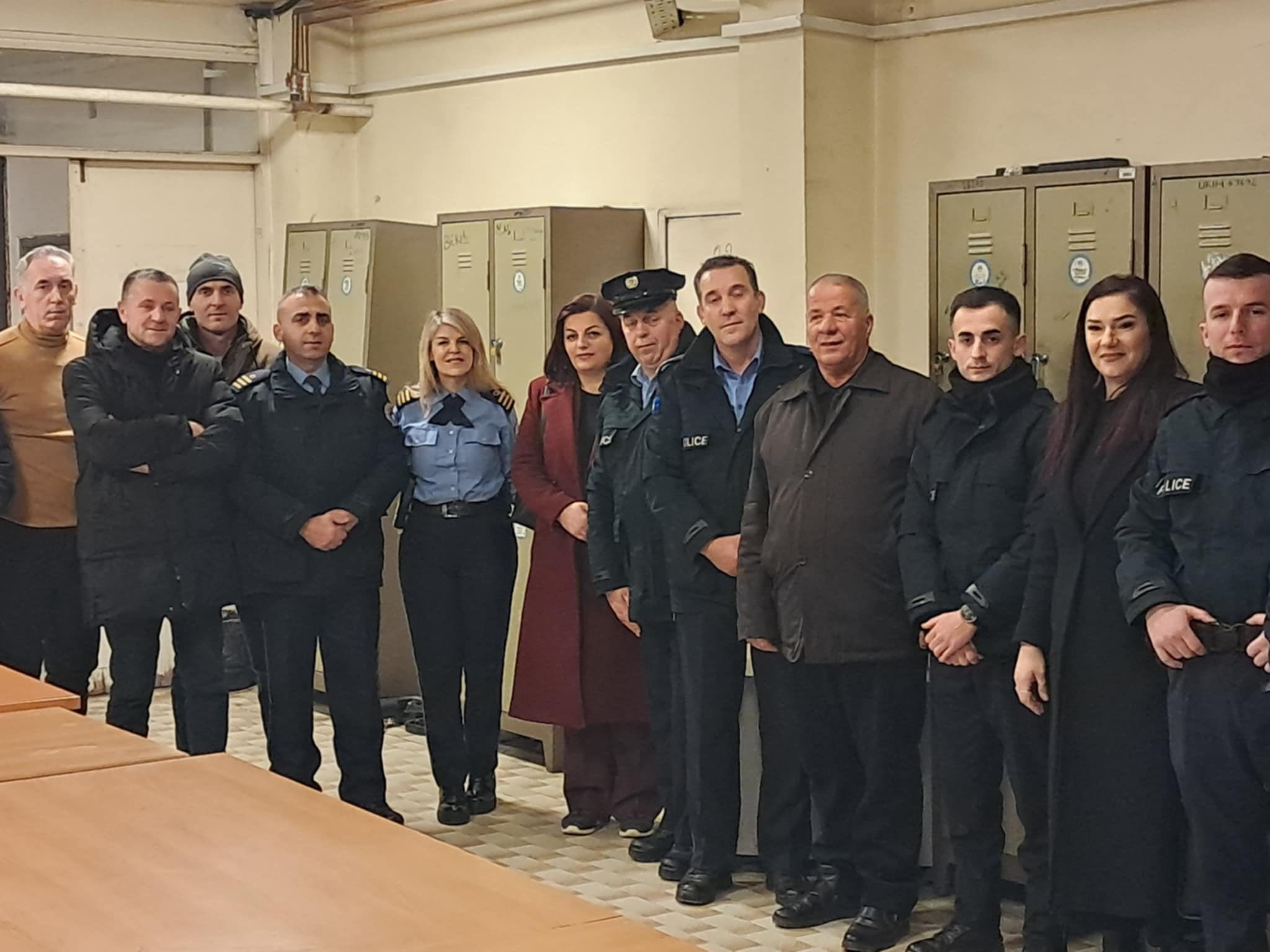 Përfaqësuesit komunal vizitojnë mjekët  policët dhe zjarrfikësit vitias që në natën e vitit të ri janë në shërbim të qytetarëve