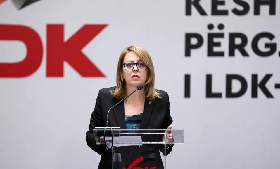 Hykmete Bajrami  Qeveria vonoi pagat e RTK së dhe shkaktoi krizë