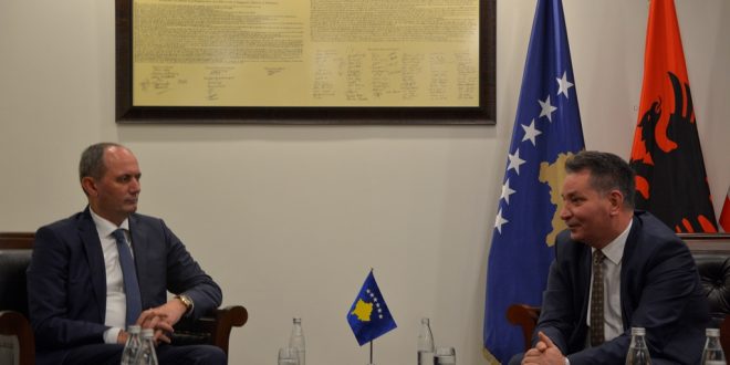 Ministri, Pal Lekaj e kryetari i Ferizajt, Agim Aliu, biseduan për projektet e qytetit