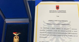 Kryetari i Shqipërisë, Ilir Meta ka dekoruar dëshmorin, Ahmet Cami