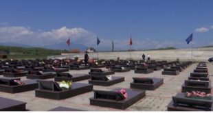 22 vjet nga masakra mizore e civilëve shqiptarë në Mejë të Gjakovës nga forcat policore e ushtarake serbe