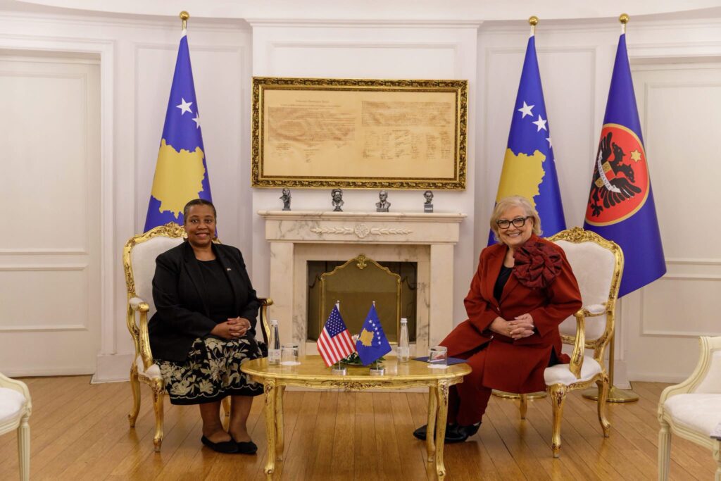 Ambasada amerikane shpreh gatishmëri për bashkëpunim me presidenten Shiroka Pula
