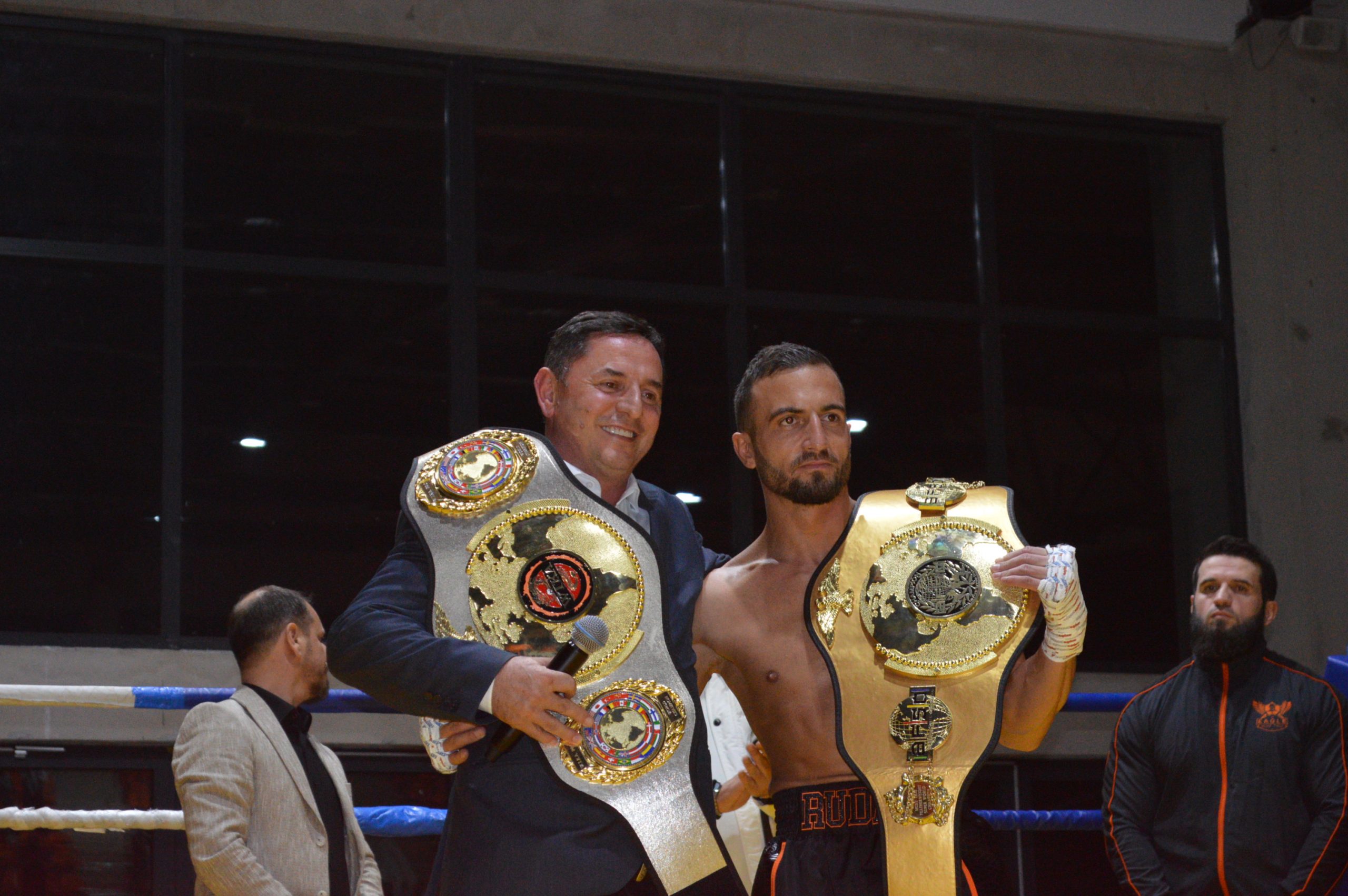 Luan Rudaj mbrojti titullin e kampionit botëror në Muay Thai - Radio ...