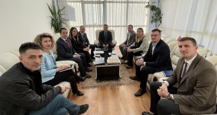Kryetari i Malishevës, Ekrem Kastrati, ka mbajtur mbledhjen e parë me Bordin e Drejtorëve të komunës