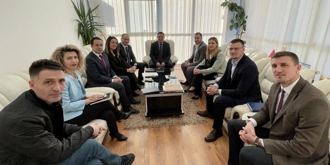 Kryetari i Malishevës, Ekrem Kastrati, ka mbajtur mbledhjen e parë me Bordin e Drejtorëve të komunës