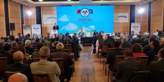 Nën organizimin e MIESH dhe KPMM në Tiranë mbahet Konferenca “Zhvillimi integral i industrisë minerare me ndikim minimal në mjedis”