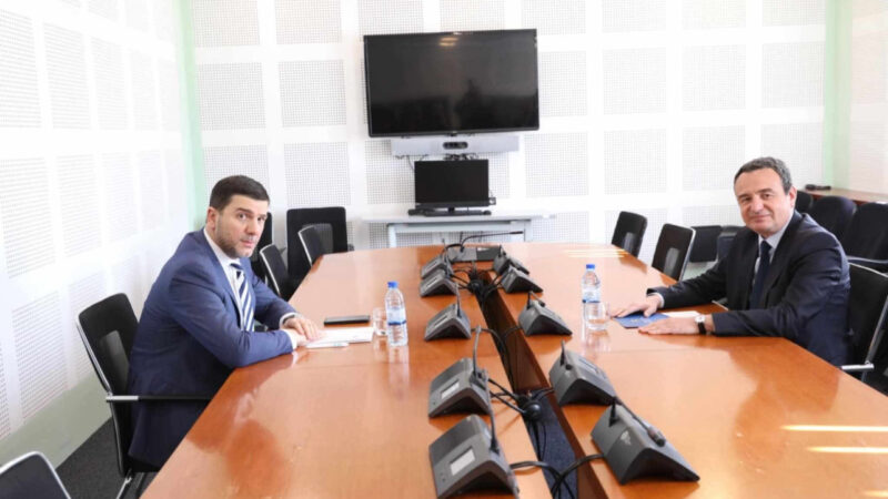 Ka përfunduar takimi i nivelit të lartë mes Memli Krasniqit dhe Albin Kurtit