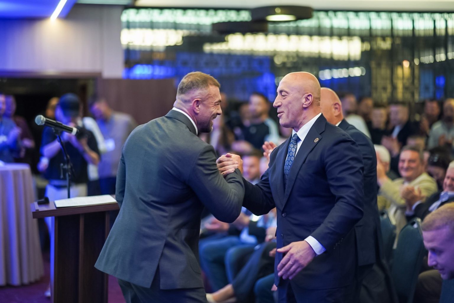 Kreshnik Smajlaj zgjidhet kryetar i AAK së në Prishtinë  Haradinaj  Po hyjmë në fazë të re fuqizimi