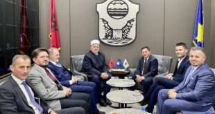 Kryetari i Komunës së Malishevës, Ekrem Kastrati sot ka pritur në takim kryetarin e Bashkësisë Islame të Kosovës,  myftiun Naim Tërrnava
