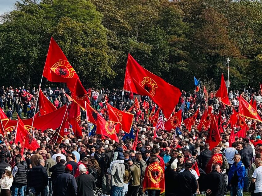 Mijëra bashkëkombas që jetojnë në Zvicërr po protestojnë në Cyrih kundër vendimit të GJS ndaj drejtuesve të UÇK