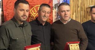 OVL e UÇK-së, Dega në Skenderaj, u ka dhenë mirënjohje dy ish-bashkëluftëtarëve të Adem Jasharit