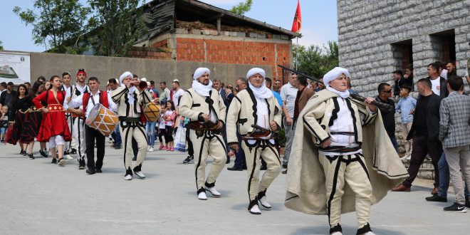 Enver MALOKU: Në Klinë nisi Festivali folklorik gjithëkombëtar “I këndojmë lirisë”