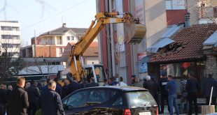 Ka filluar rrënimi i lokaleve në qendër të qytetit të Deçanit