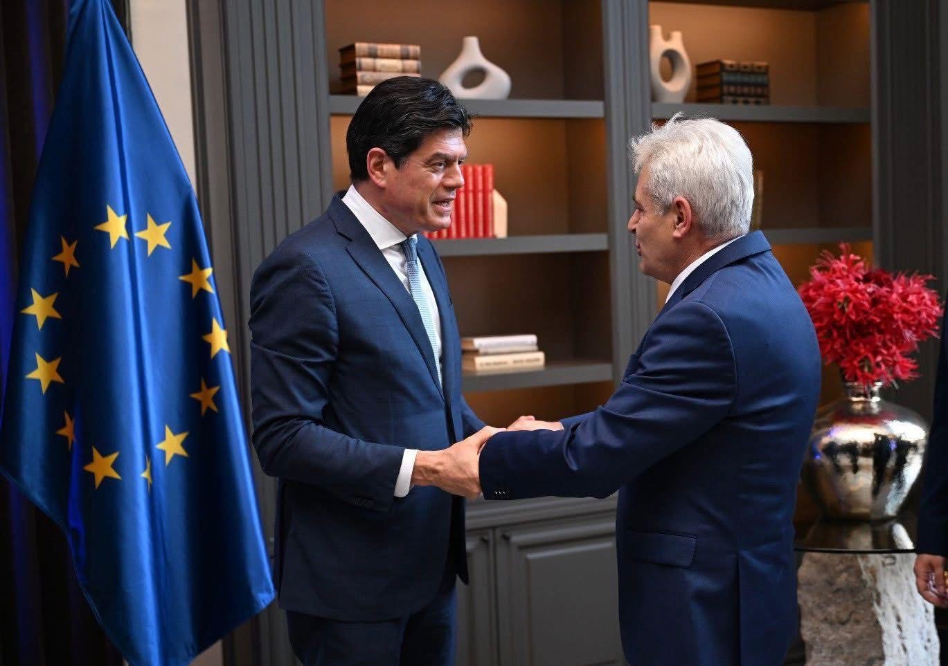 Kryetari i BDI së  Ali Ahmeti  realizoi takim me shefin e Delegacionit të BE së në vend  Michalis Rokas