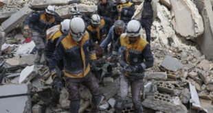 Nga rrënojat në Idlib të Sirisë u nxor tërë një familje, dy vajza, djali, nëna dhe babai