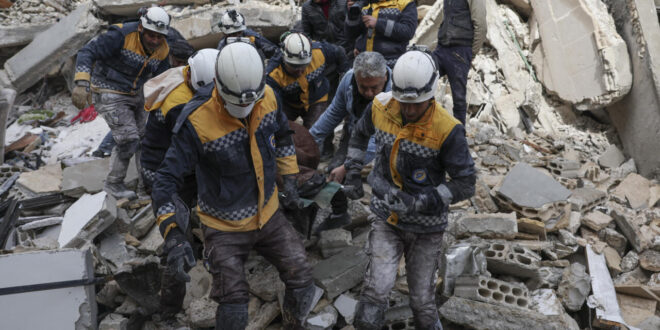 Nga rrënojat në Idlib të Sirisë u nxor tërë një familje, dy vajza, djali, nëna dhe babai