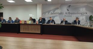 Sot, në Institutin Albanologjik në Prishtinë, u mbajt tryeza ”  Gjergj Kastrioti-Skënderbeu në botimet tona historike: studime dhe sfida”.
