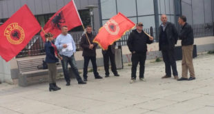 Invalidët e luftës protestojnë para Qeverisë