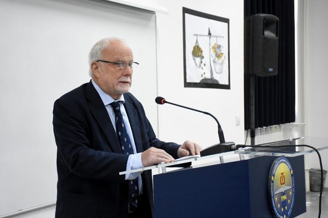 James Pettifer  Kosova duhet ta informojë botën më shumë për historinë e saj të lashtë