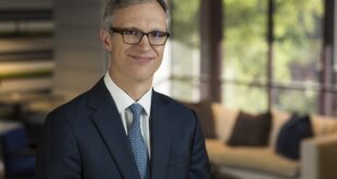 Jeffrey H. Fischer: Vuçiq shpesh e përdor Kosovën për përfitime të duhura politike