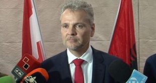 Ambasadori, Sattler ia përkujton Voltana Ademit të Shkodrës se jemi në vitin 2019 e jo në vitin 1913