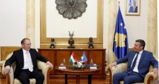 Kryekuvendari Veseli, priti në takim ambasadorin e Hungarisë në Kosovë, Laszlo Markusz