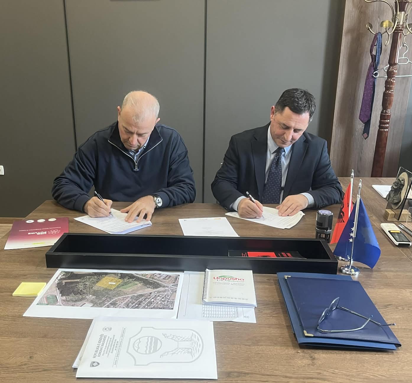 U nënshkrua Memorandumi Bashkëpunimi ndërmjet kryetarit të komunës  Ekrem Kastrati  dhe drejtorit të projektit zbatues  Valentin Hoxha