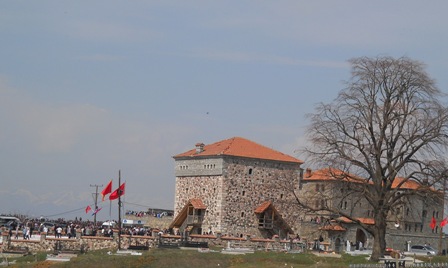 Sot mbahen homazhe në Kompleksin Memorial “Dëshmorët e Kombit” në Gllogjan