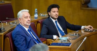 Kryeministri i Malit të Zi, Zdravko Krivokapiq kërkon shkarkimin e zëvendës-kryeministrit të deritashëm, Dritan Abazoviq