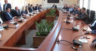 Kuçi: Qeveria rrëzohet në Kuvend e jo nëpër tryeza