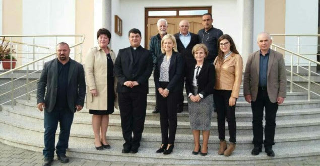 Kusari Lila vizitoi Kishën e Shën Mhillit në Doblibare