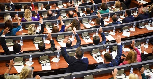 Rezoluta e Kuvendit të Kosovës, për gjenocidin në Srebrenicë, e miratuar në seancën e sotme plenare  