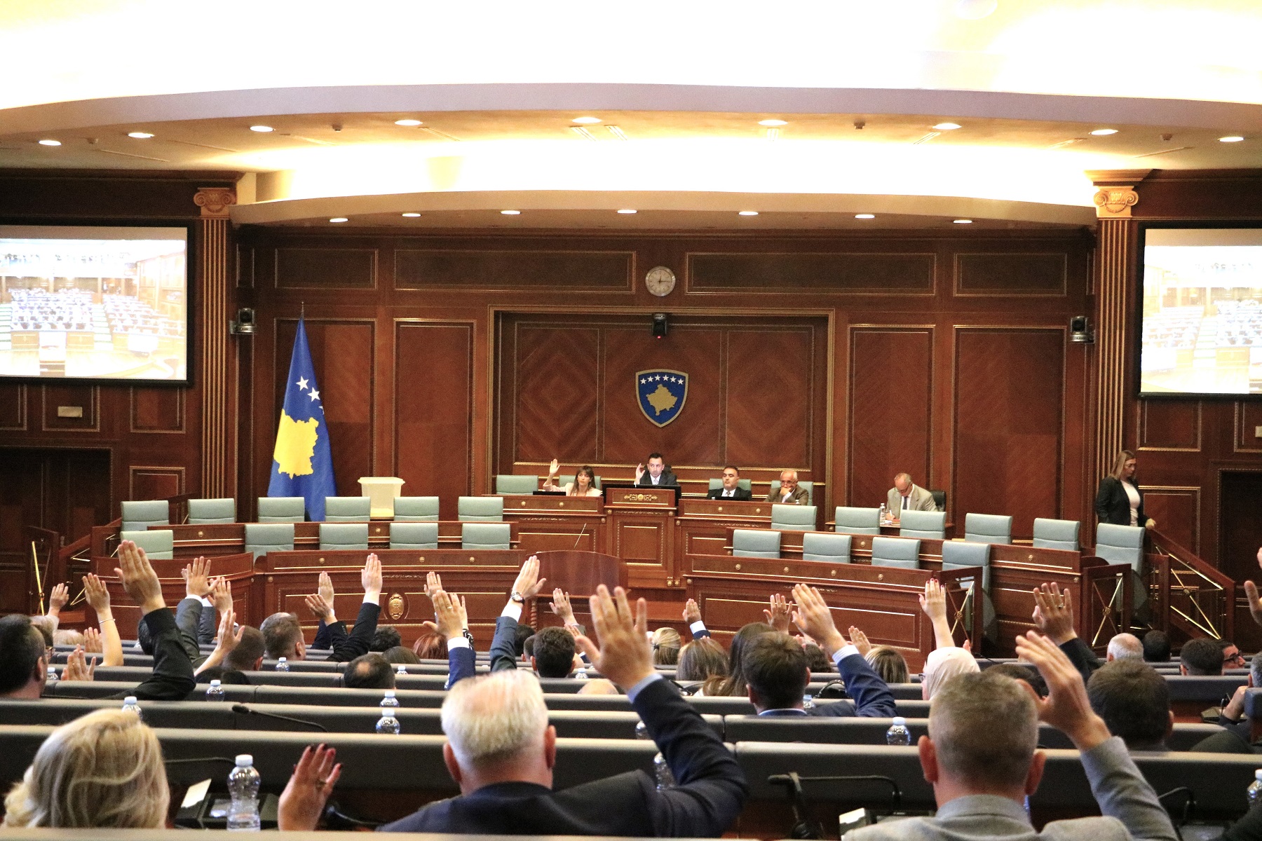 Zgjedhja e presidentit në Kosovë ndër vite e shoqëruar me kriza  katër ditë para afatit ende pa kandidat zyrtar