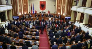 Sekretariati i Etikës në Kuvendin e Shqipërisë ka vendosur përjashtimin për 10 ditë të 18 deputetëve të PD-së nga seancat plenare