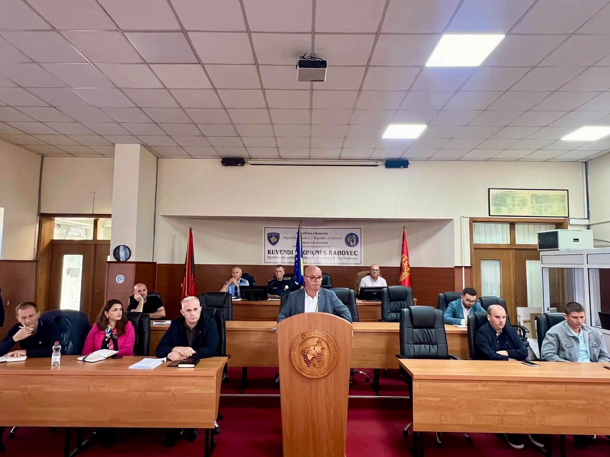Kryetari Latifi mbajti takimin e Tretë periodik me drejtuesit dhe përfaqësuesit e institucioneve arsimore