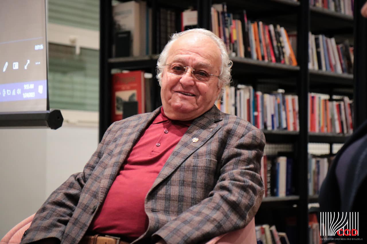 Flet  Artisti I Popullit  Luftar Paja  Sot humori me politikanët është më i bukuri  për gafat e tyre  gënjeshtrat dhe deformimin e shqipes