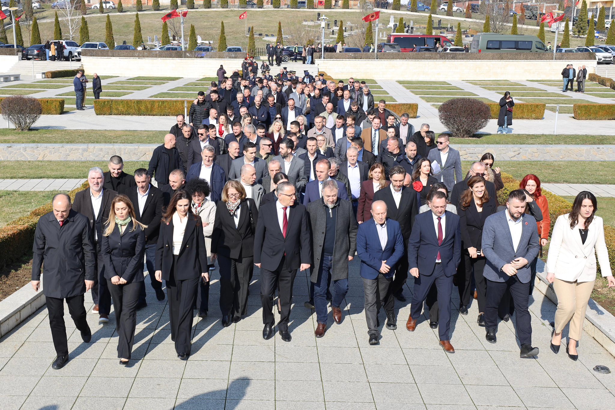 U bënë homazhe në Kompleksin Memorial të Dëshmorëve në Prekaz dhe në Kompleksin e Dëshmorëve në Marinë