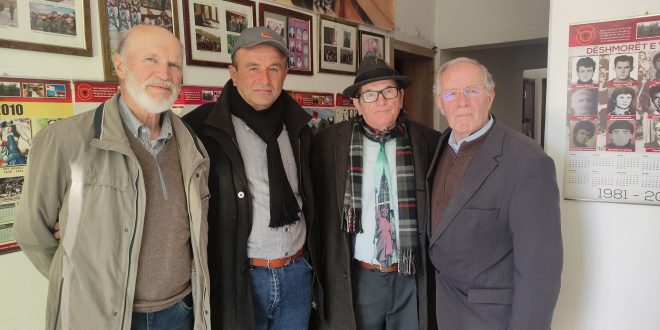 Sot qëndruan për një vizitë në Radion-Kosova e Lirë, veprimtari nga Amerika, Shtjefën Gjoni, Gaspër Doda dhe Martin Çuni