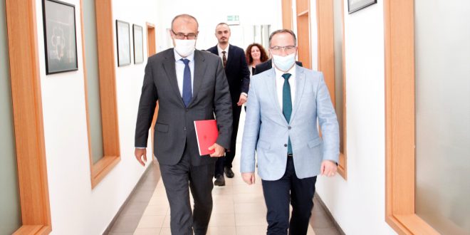 Ministri Krasniqi priti në takim ambasadori Sakar, flasin për mundësin e rritjes së shkëmbimeve tregtare