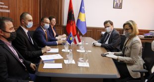 Ministri, Vesel Krasniqi priti në takim ambasadorin e Austrisë̈ në Kosovë, Christoph Weidinger