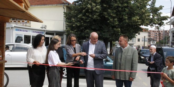 Në qendër të Vitisë përurohen pikat e shitjes për shoqatat e grave dhe prodhuesit e vegjël