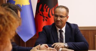 Vesel Krasniqi merr detyrën e Ministrit të Tregtisë dhe Industrisë