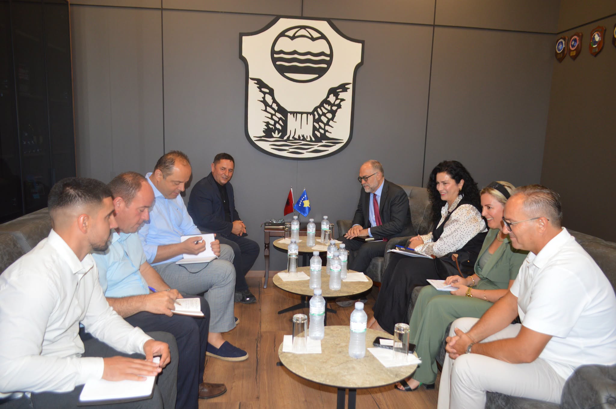 Kryetari Kastrati priti në takim Koordinatorin për Zhvillim të OKB së në Kosovë  Stephen O Malley