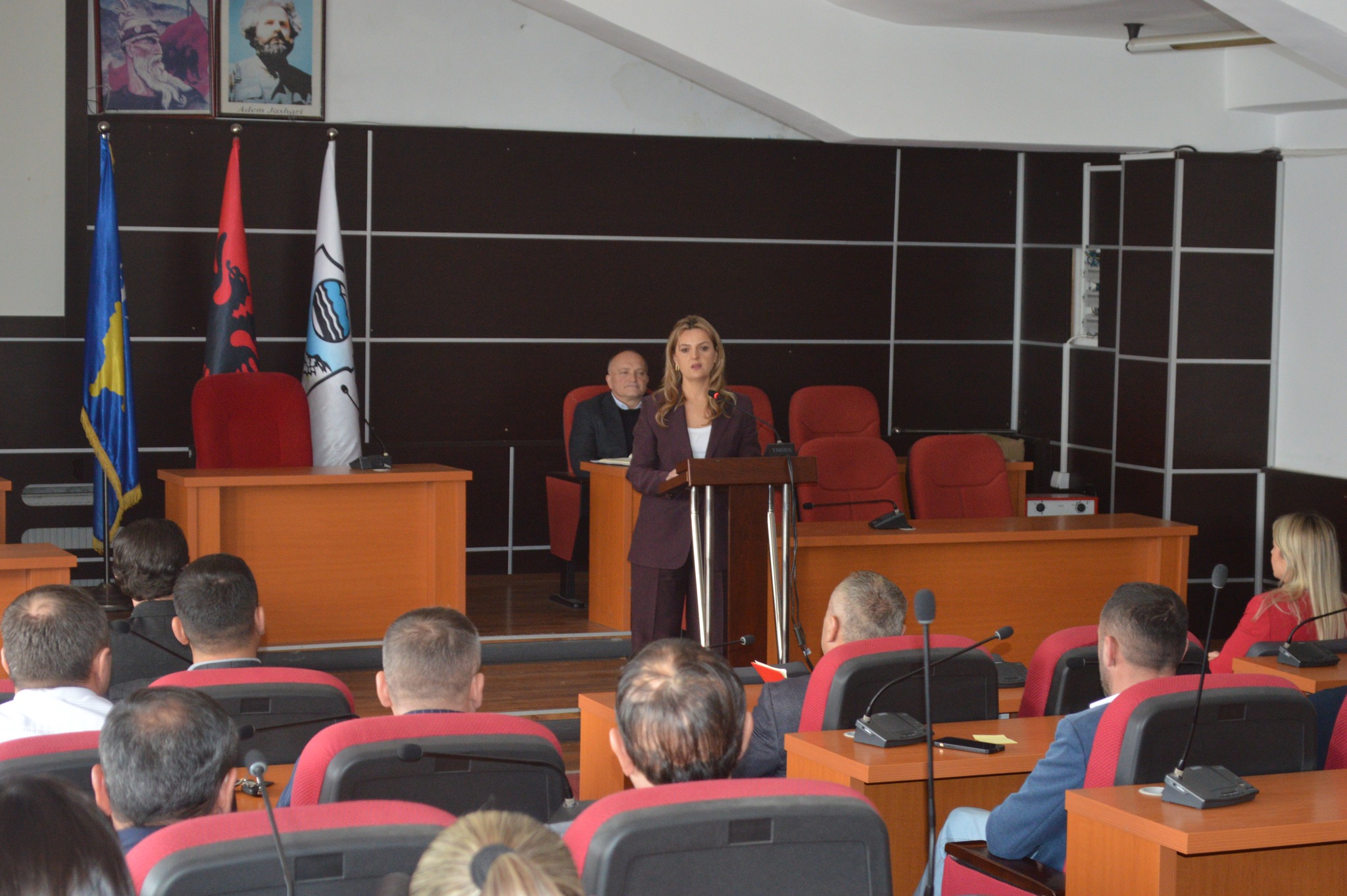 Drejtoresha e Arsimit në Malishevë takoi drejtorët e shkollave