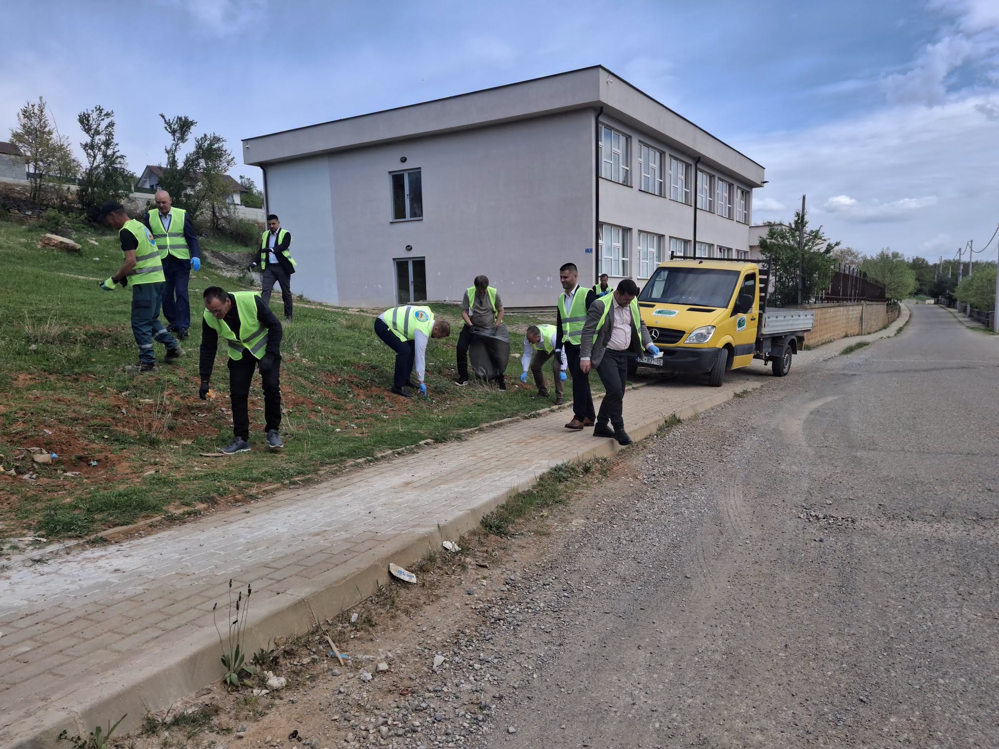 Aksioni  Për Malishevën e pastër  ka vazhduar në Shkozë me mesazhe për ruajtjen e ambientit