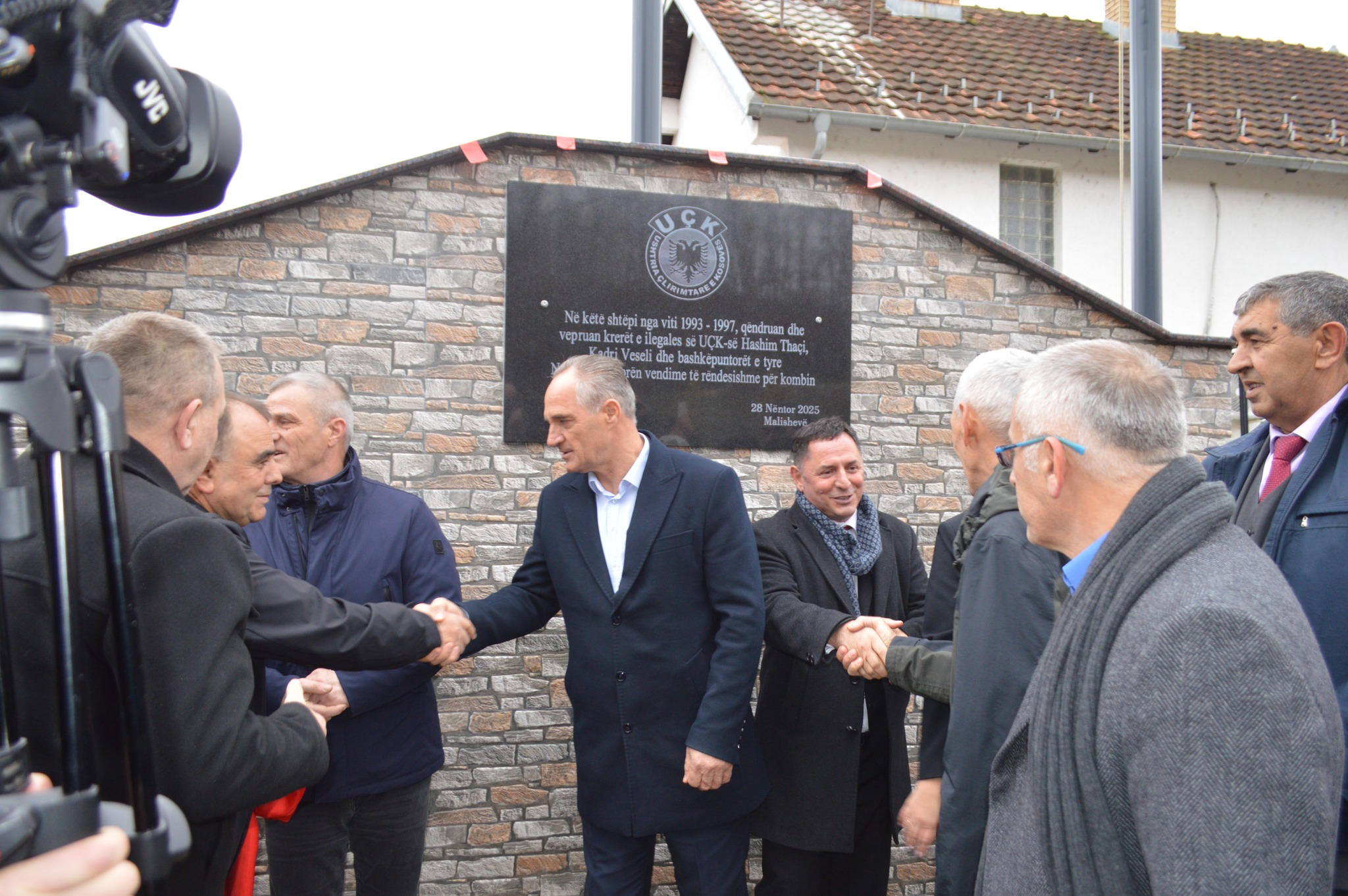 Në Malishevë u përurua pllaka përkujtimore në shtëpinë ku kishin qëndruar krerët e ilegales së UÇK së  1993 1997 