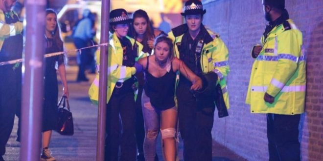 Policia angleze ka konfirmuar 19 të vdekur dhe rreth 50 të tjerë të plagosur nga shpërthimi në Manchester Arena